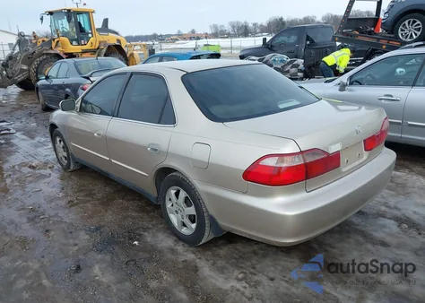 2000 Honda Accord 2.3 Se z USA, uszkodzony, nr VIN 1HGCG5672YA138947